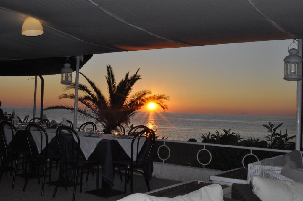 Hotel Ristorante La Scogliera - Nuova Gestione Piraino Exterior foto
