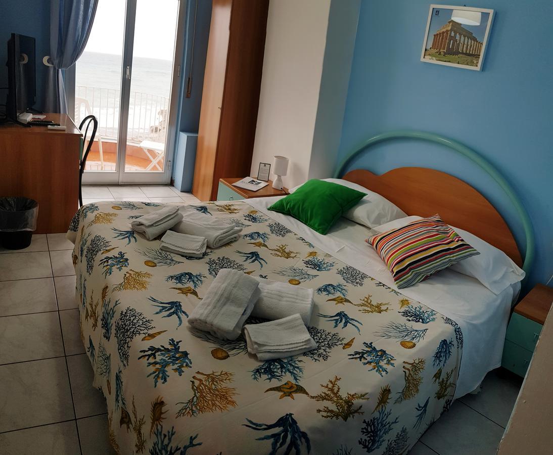 Hotel Ristorante La Scogliera - Nuova Gestione Piraino Exterior foto
